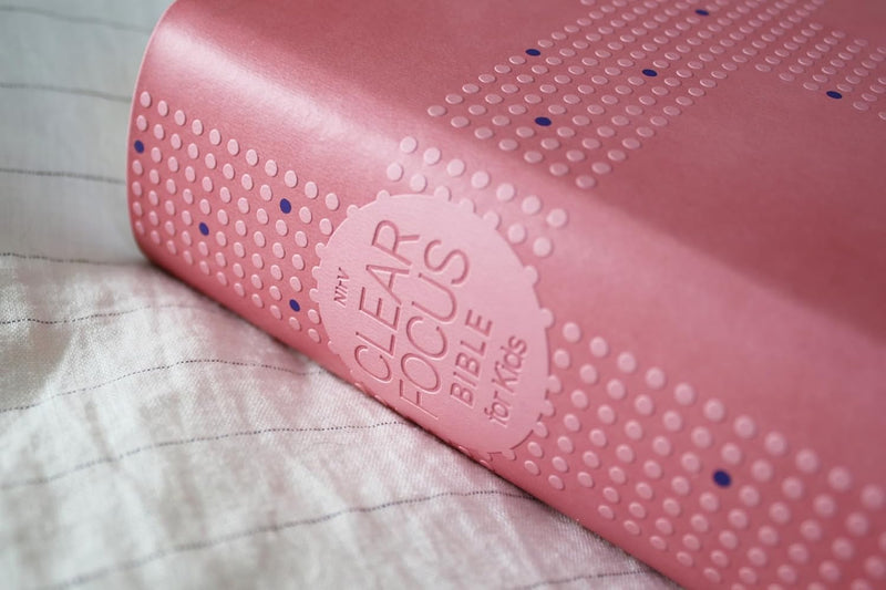 NIrV Clear Focus Kids Bible – ADHD & Dyslexia-Friendly (Leathersoft Pink)